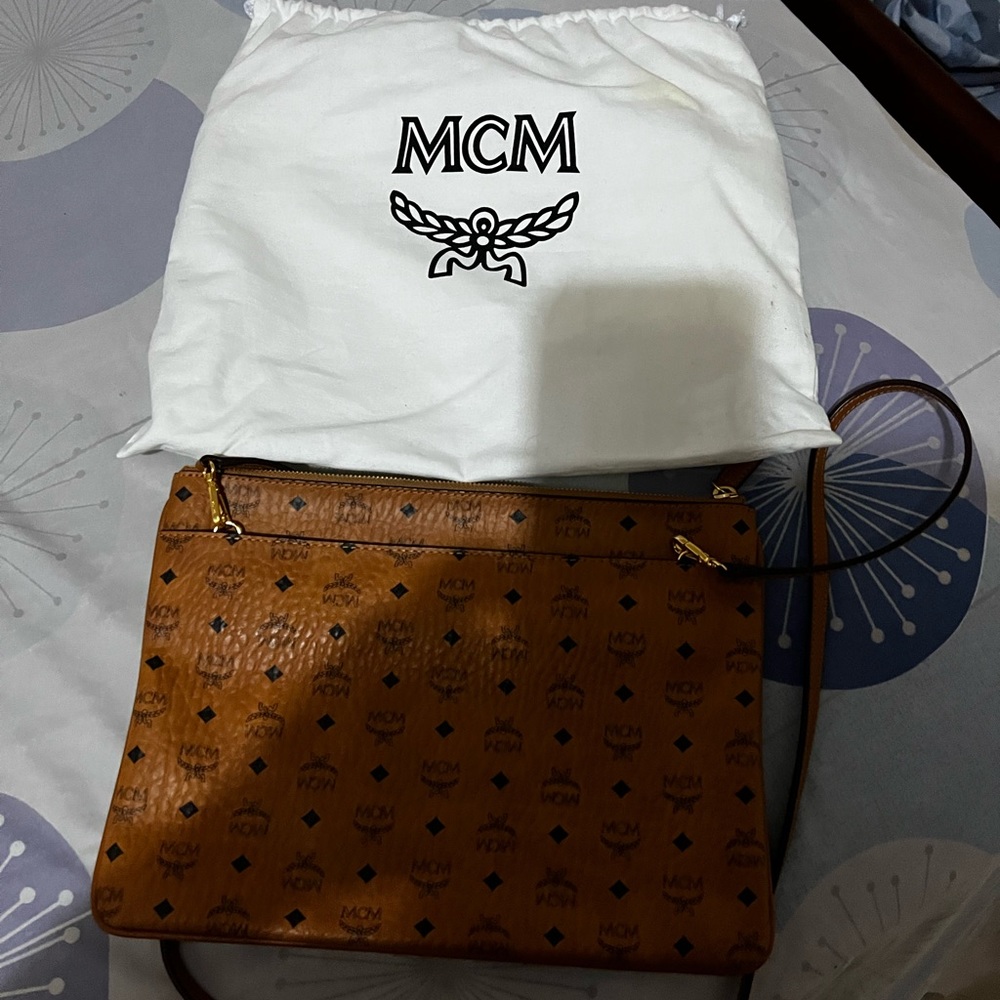 Crossbody pouch